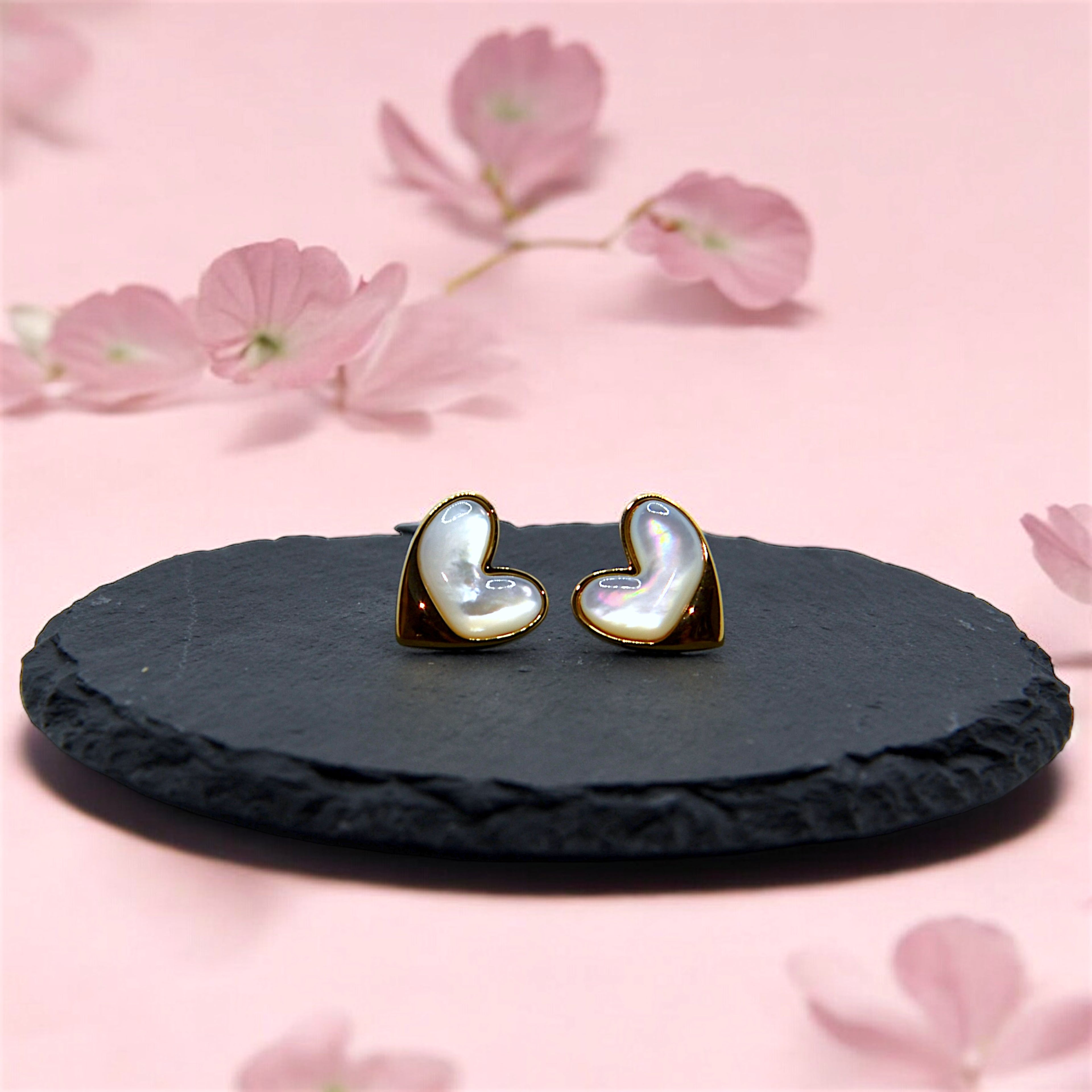 ORECCHINI CUORE MADREPERLA